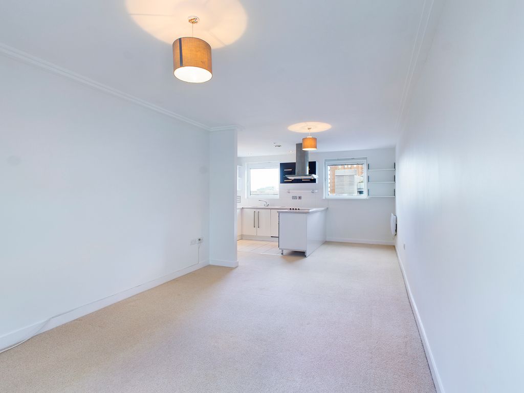 Property photo 3 of 10 Living