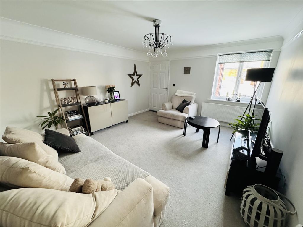 Property photo 2 of 15 Lounge