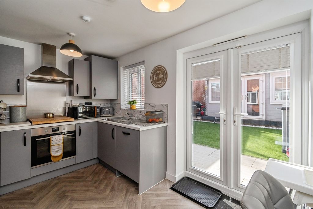 Property photo 3 of 14