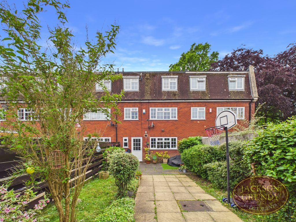 Property photo 2 of 18 Harlestone Court