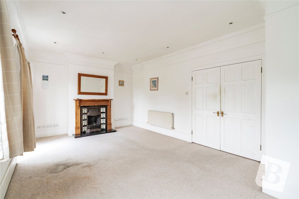 Property photo 2 of 10 Living Room