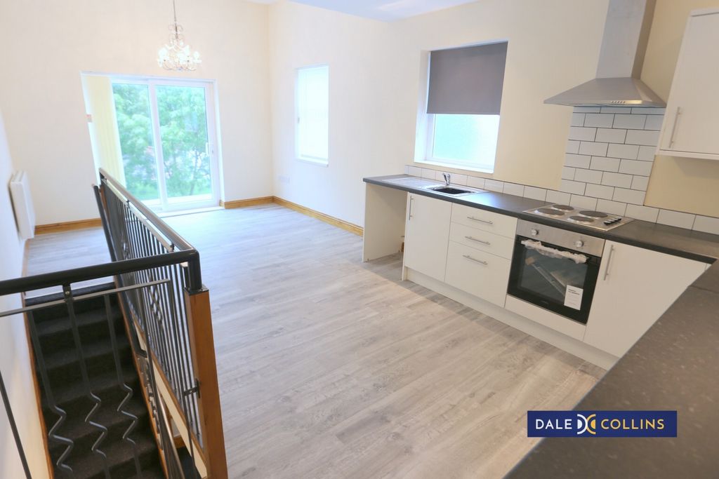 Property photo 3 of 8 Photo 9