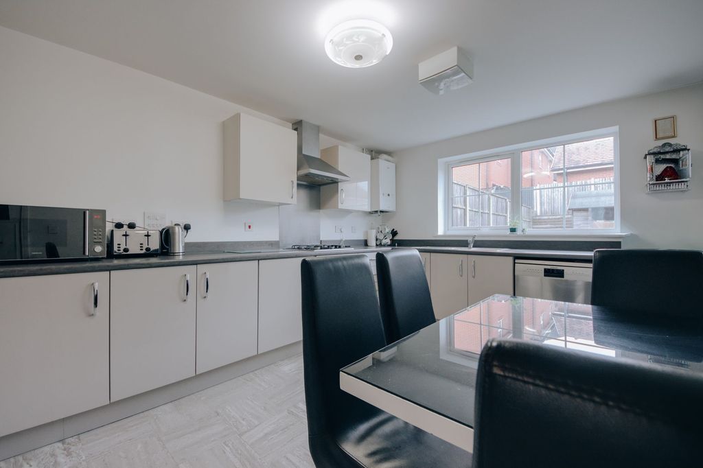 Property photo 1 of 9 Kitchen