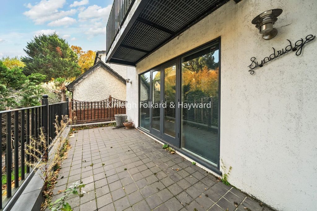 Property photo 2 of 15 Picture No. 23