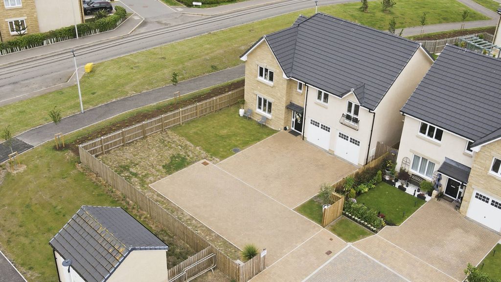 Property photo 2 of 34