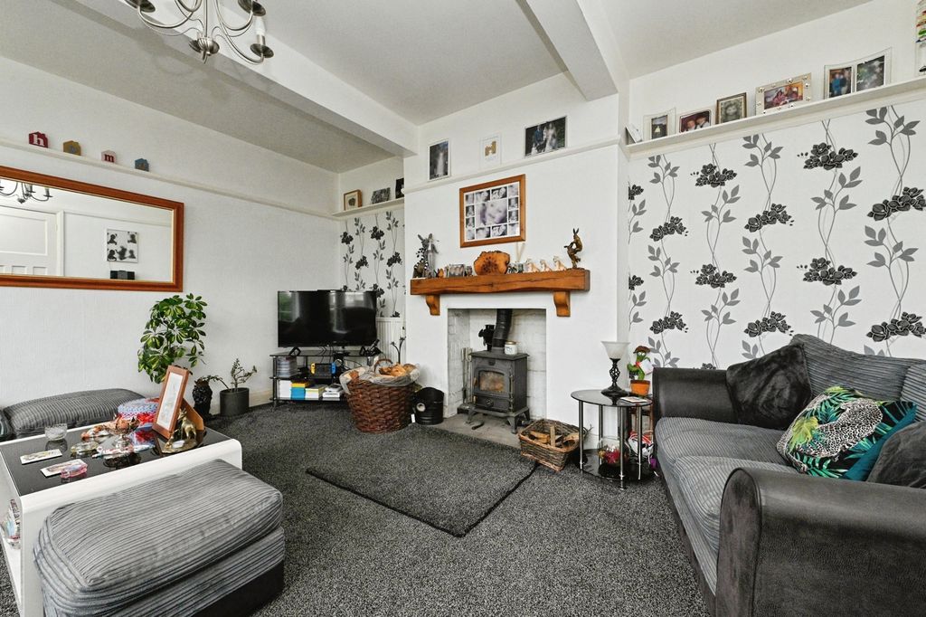 Property photo 2 of 17 Photo