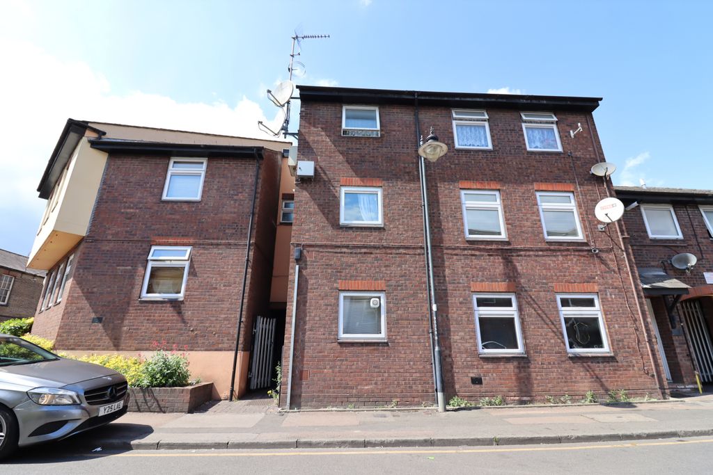 Property photo 1 of 9 2 Bedroom Flat Available For Rent On Wellington Street