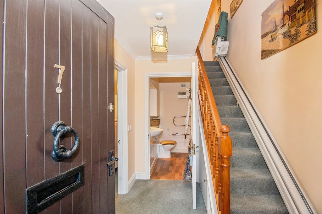 Property photo 3 of 20