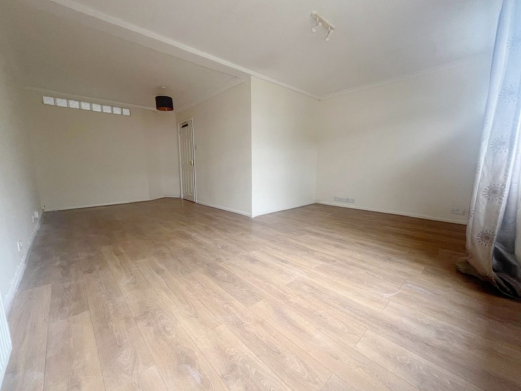 Property photo 3 of 11 3