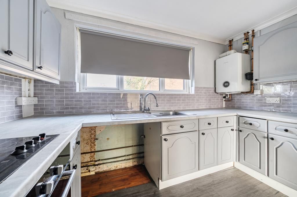 Property photo 3 of 19 Kitchen