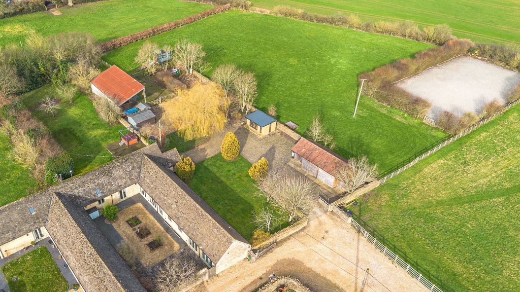 Property photo 3 of 23