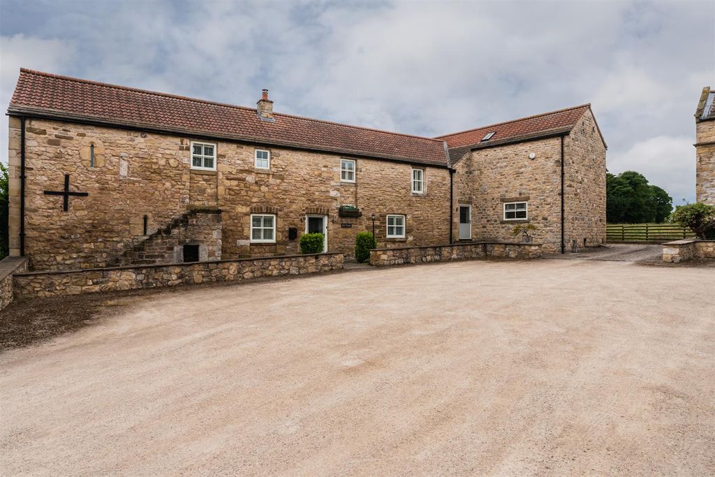 Property photo 1 of 41 Exterior And Gardens
