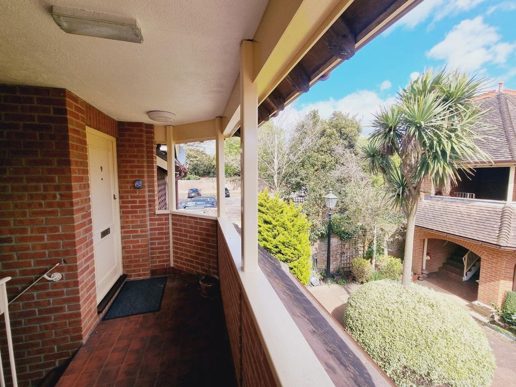 Property photo 2 of 12 Picture No. 15
