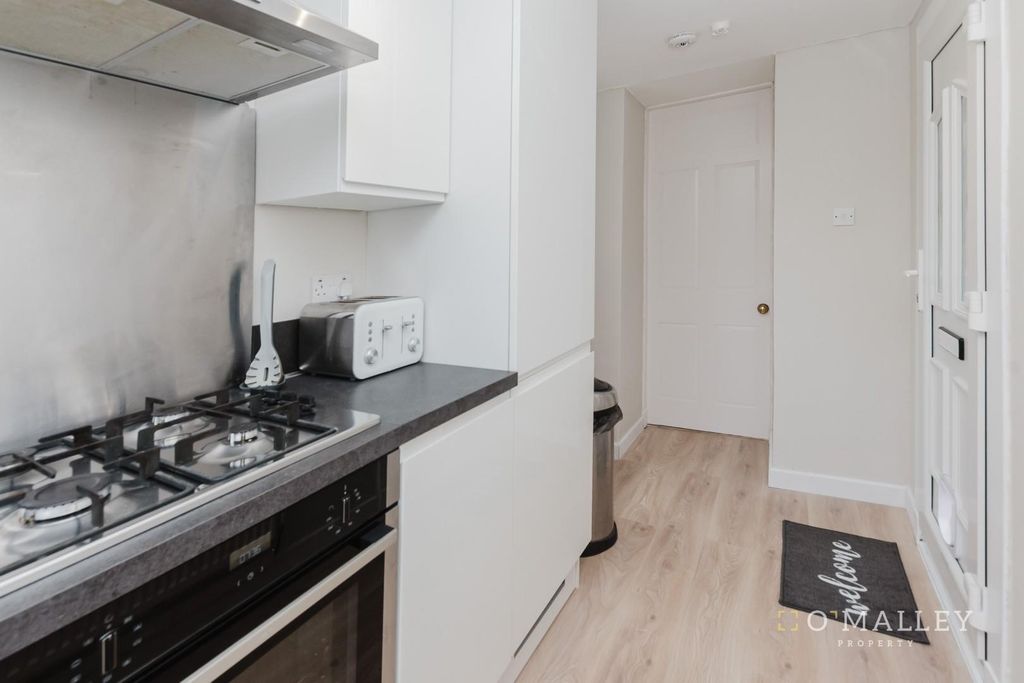 Property photo 3 of 15 Kitchen