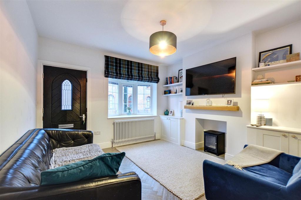 Property photo 2 of 16 Lounge