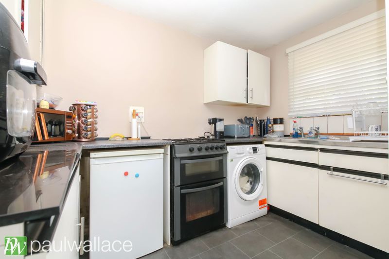 Property photo 3 of 11 Kitchen
