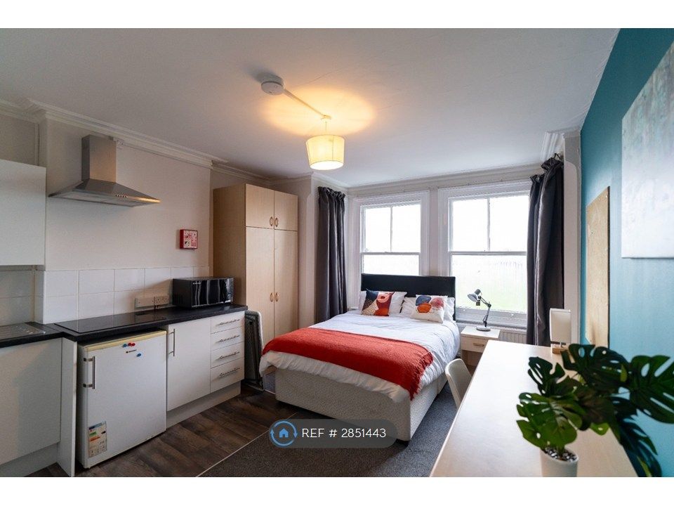 Property photo 1 of 16 Room 8