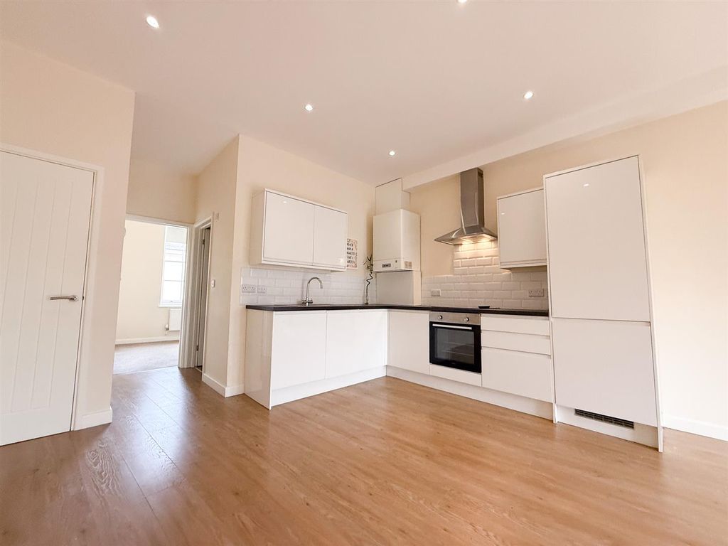Property photo 2 of 7 Kitchen