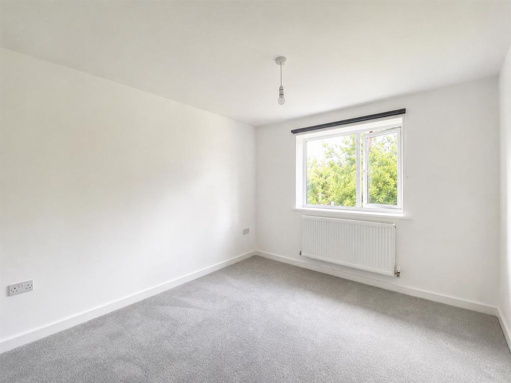 Property photo 3 of 10 Bedroom.Png