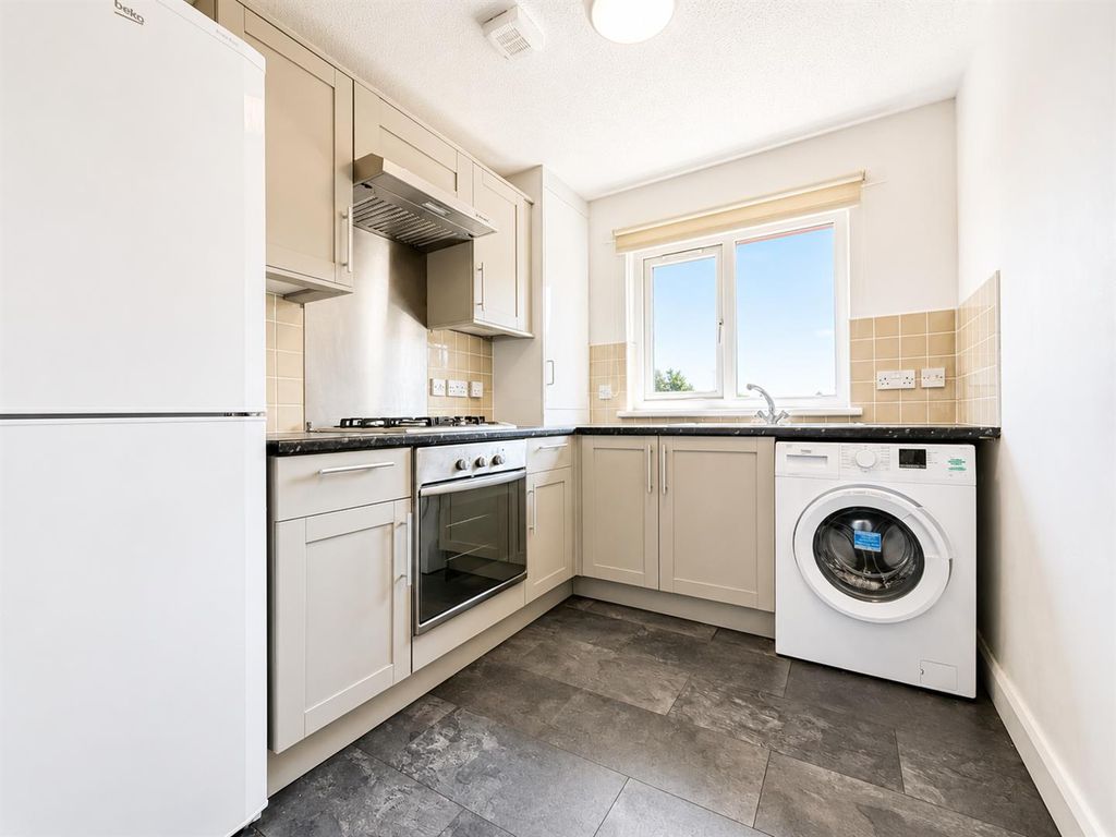Property photo 3 of 8 Kitchen