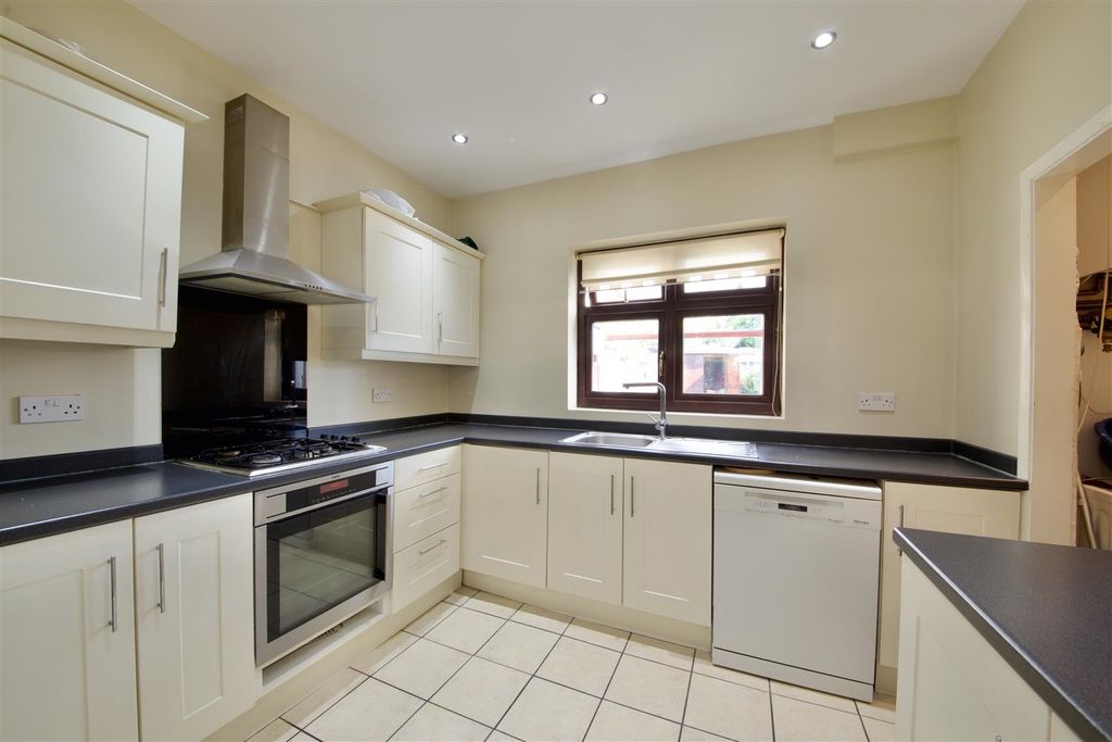 Additional image 7 of 4 bed property for saleWood Lane, Dagenham RM8