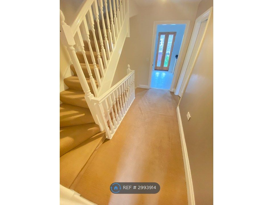 Property photo 2 of 7 Entrance Hall