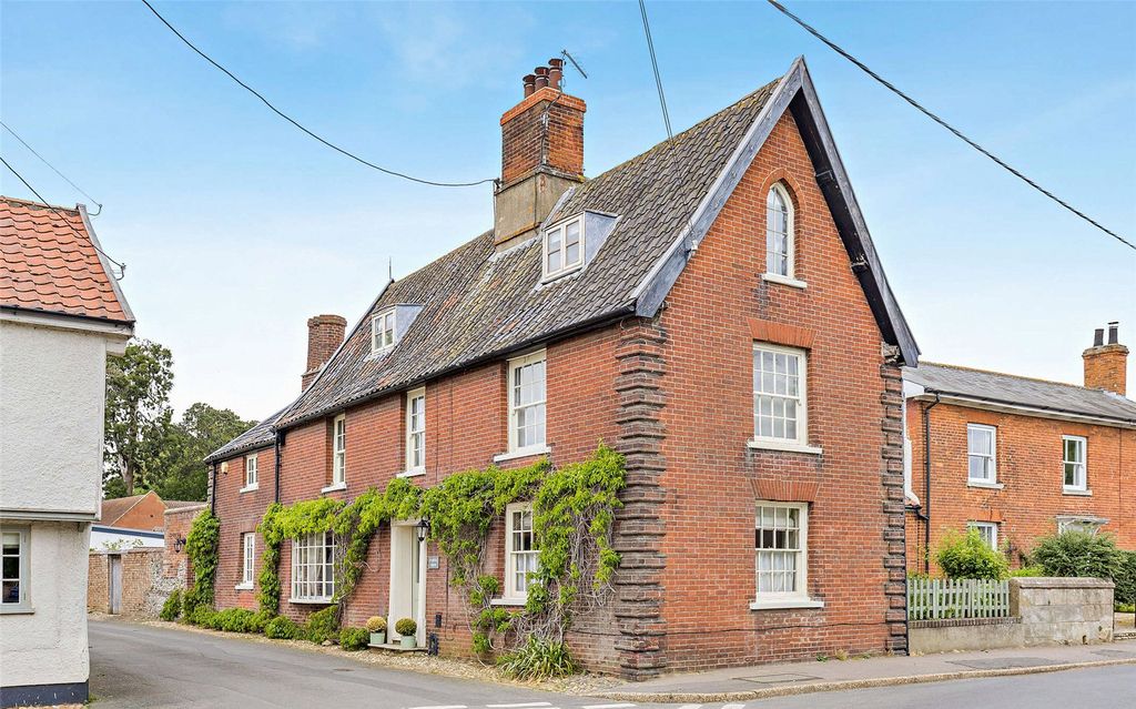 Property photo 1 of 27 Pickwick House