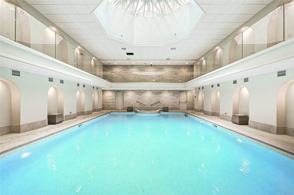 Property photo 3 of 18 Swimming Pool