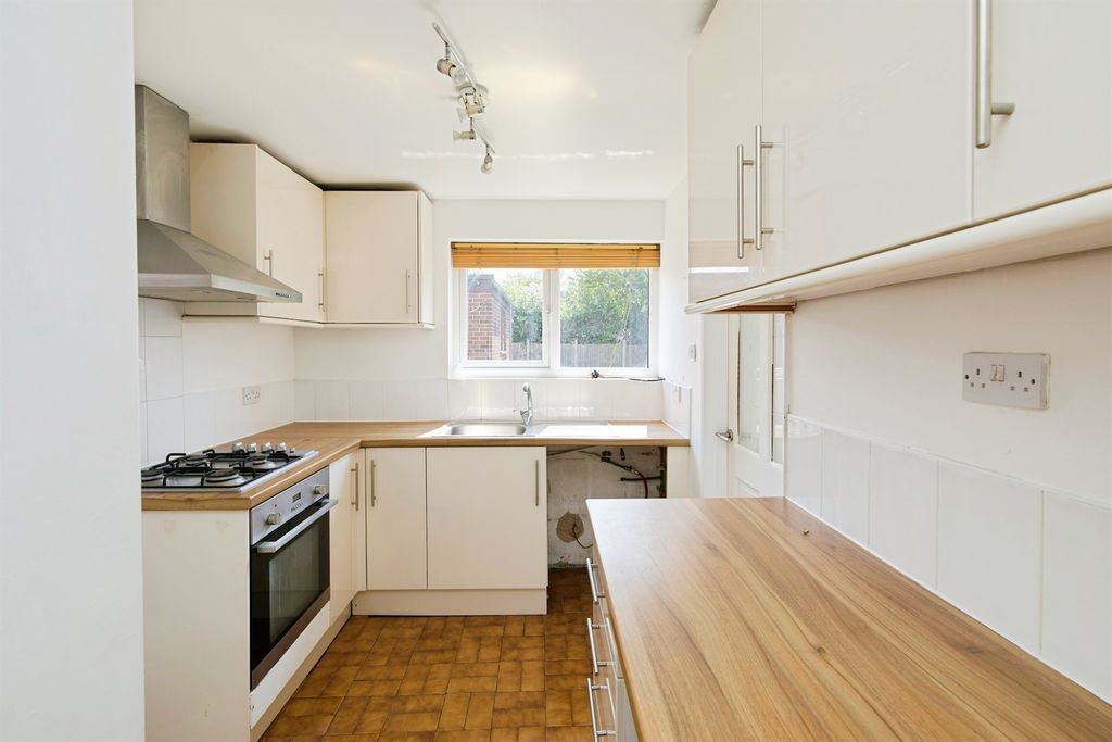 Property photo 2 of 17