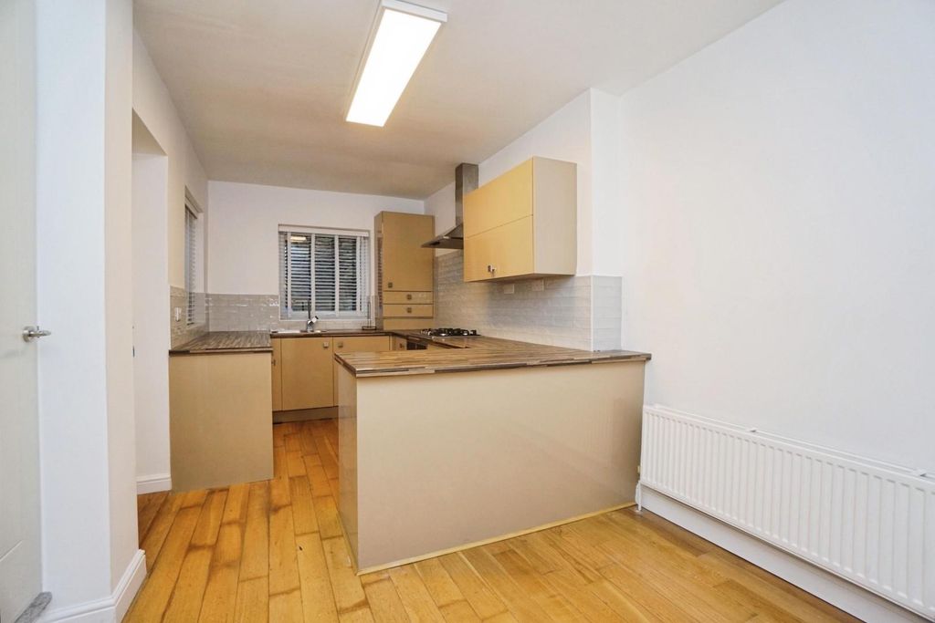 Property photo 3 of 14 Kitchen