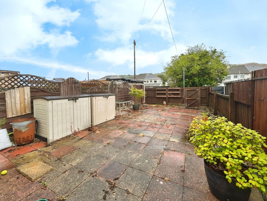 Property photo 3 of 12 Garden
