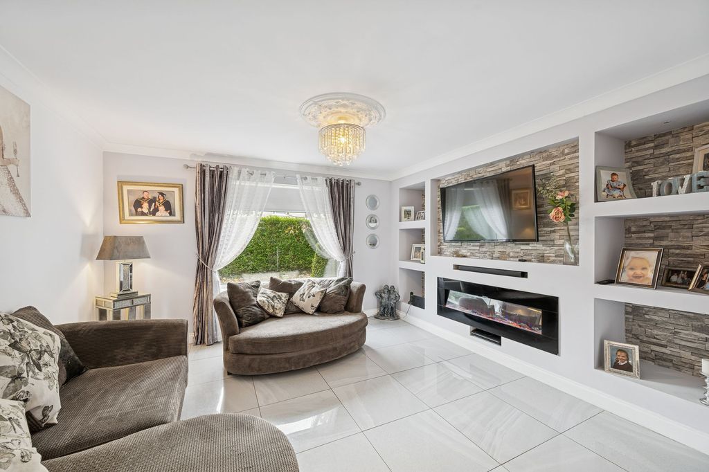 Property photo 2 of 33