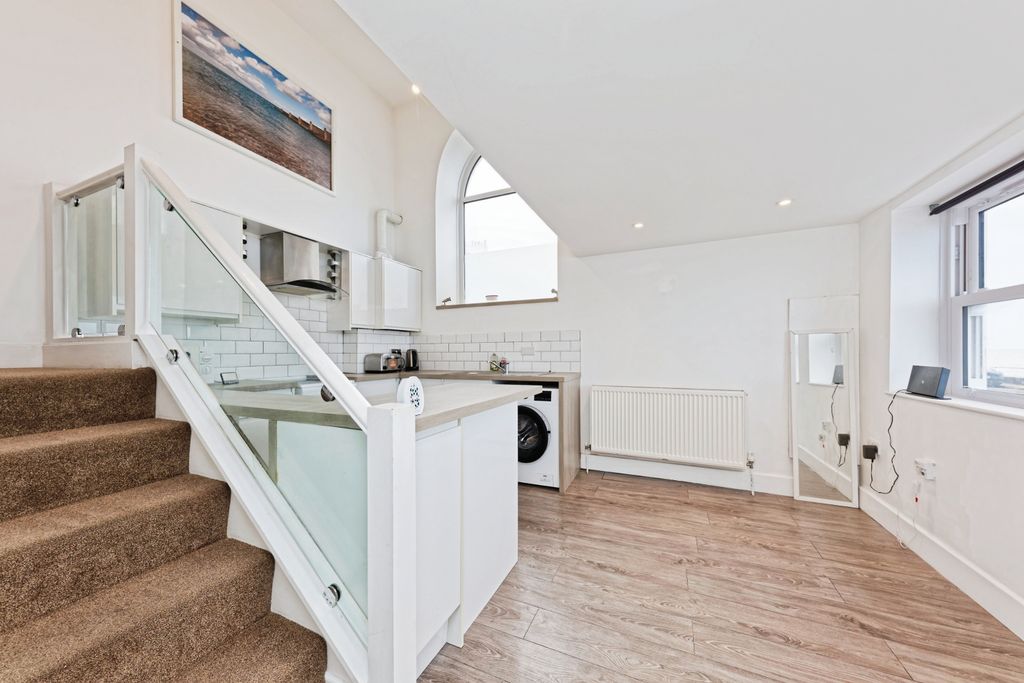 Property photo 2 of 15 Img_4640_Rw