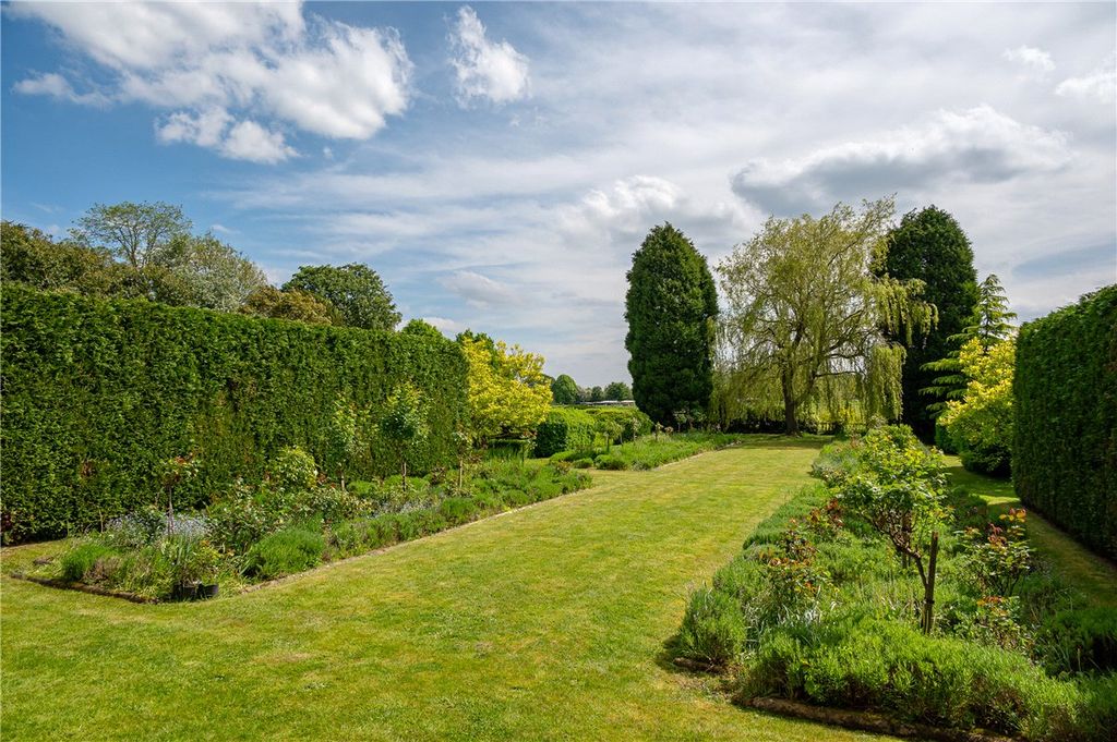 Property photo 2 of 31 Picture No. 53