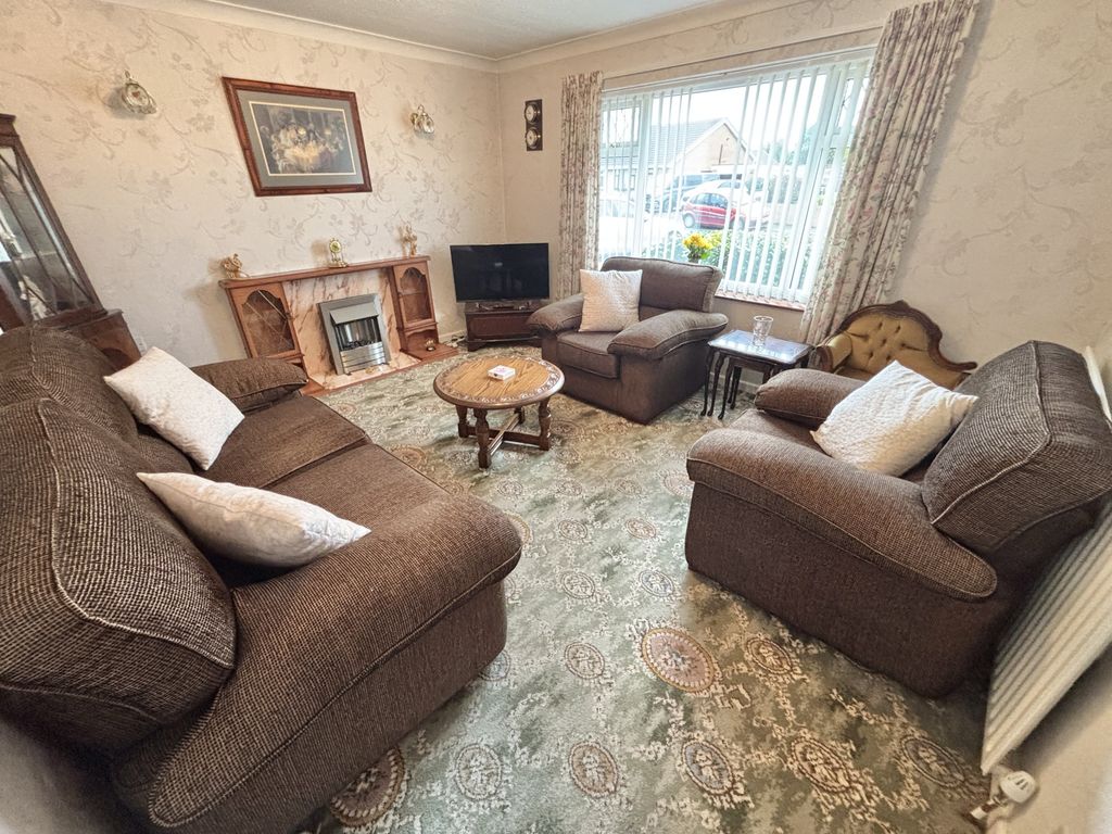 Property photo 3 of 27
