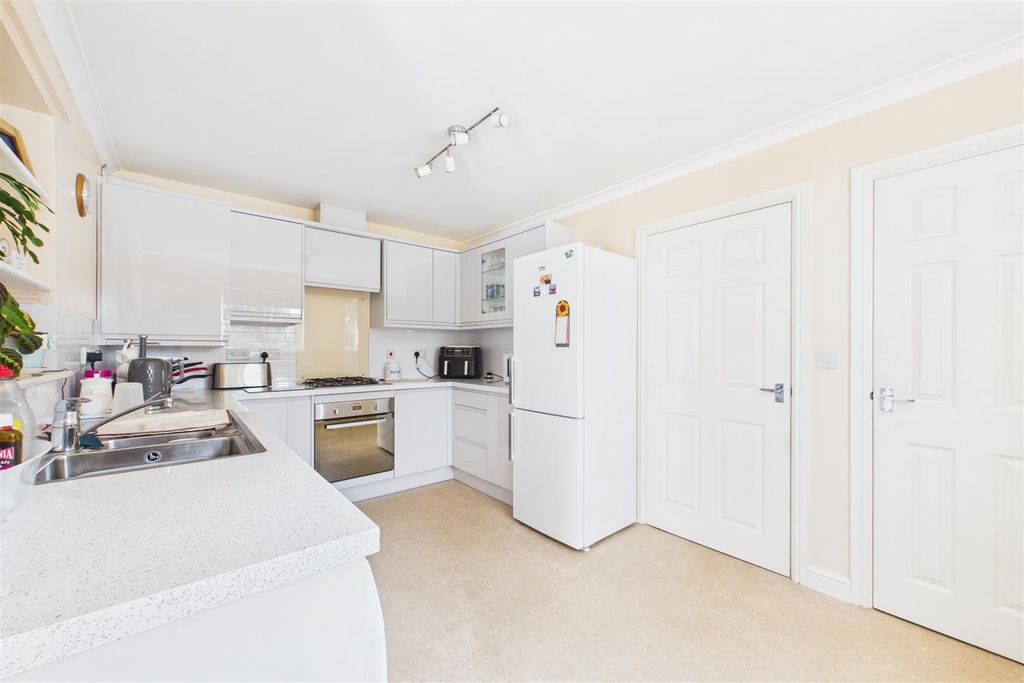 Property photo 3 of 13 Breakfast Kitchen