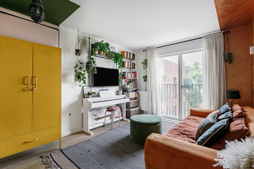 Property photo 2 of 17