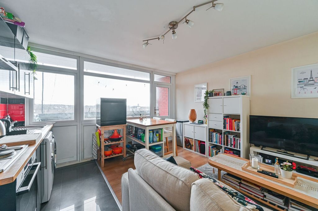 Property photo 2 of 18