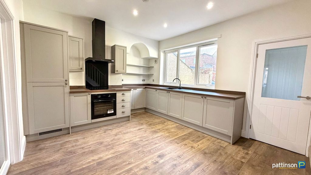 Property photo 3 of 28