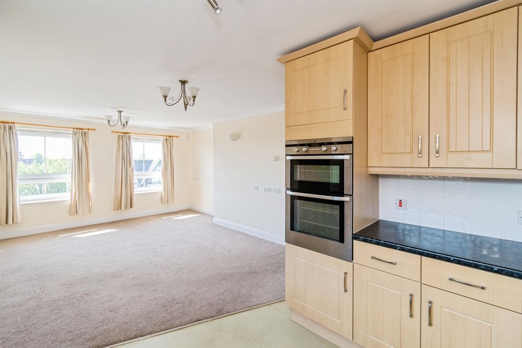 Property photo 2 of 16
