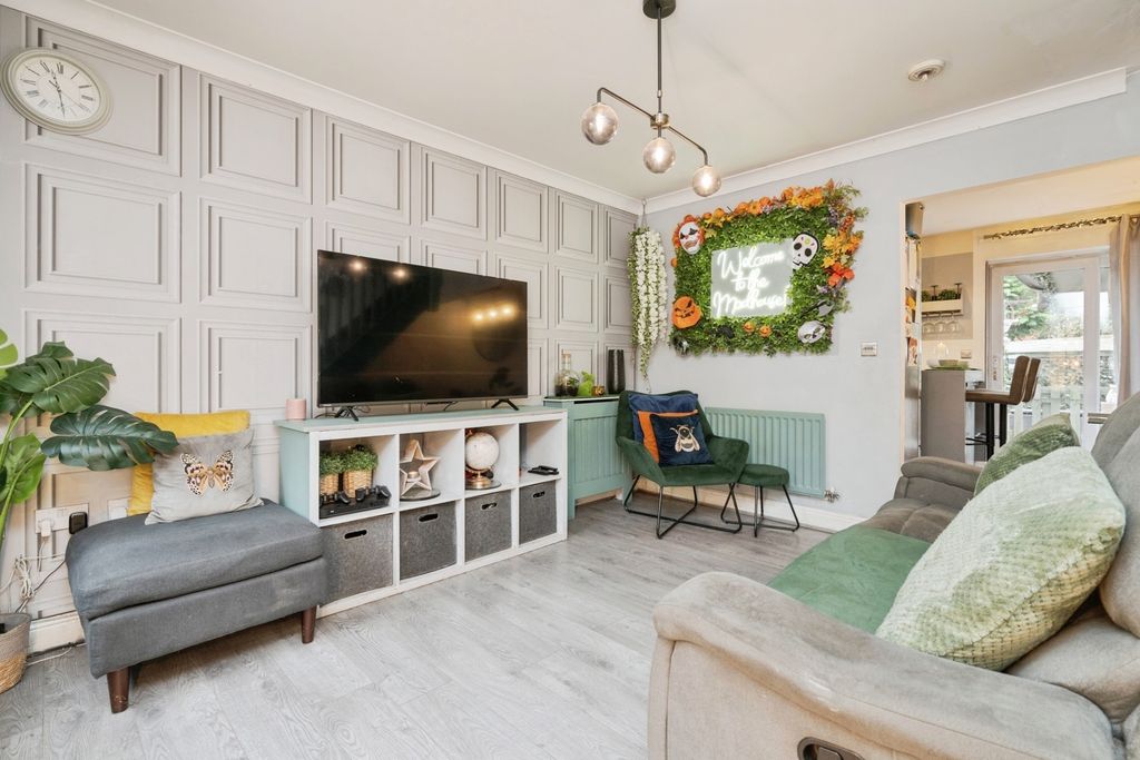 Property photo 3 of 17 Photo