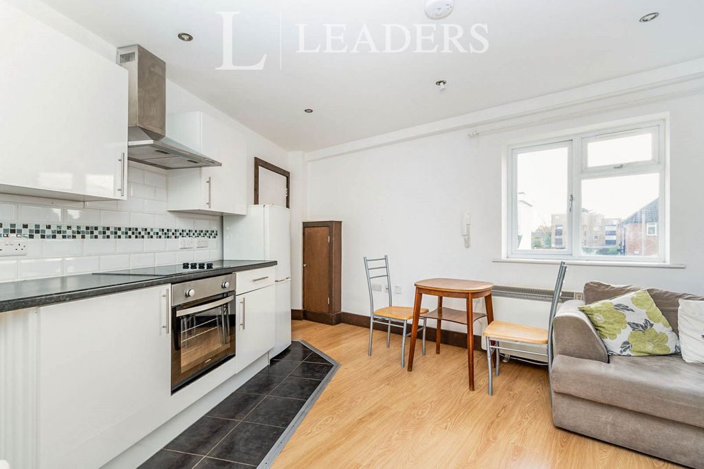 Property photo 3 of 9 2376Ea82-8F6F-4d18-8