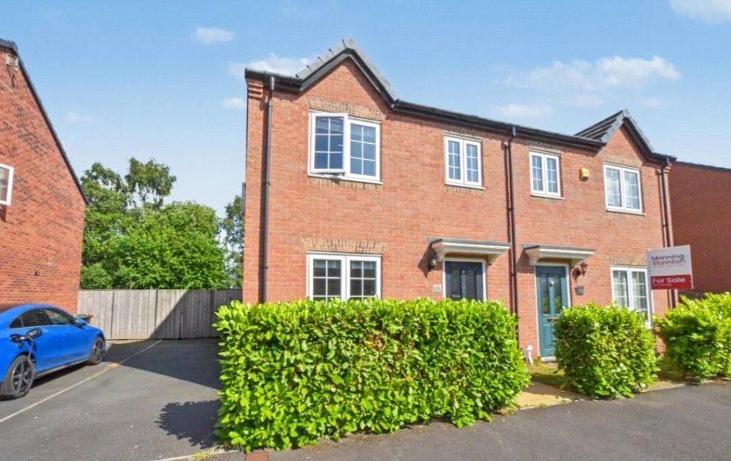 3 bed semi-detached house for salePiebridge Way, Leeds LS12