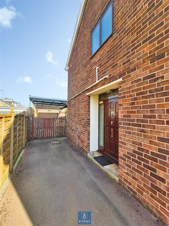 Property photo 3 of 19 Entrance