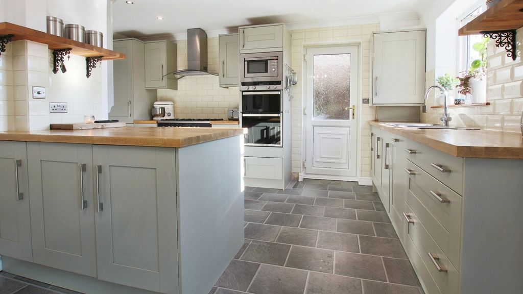 Property photo 2 of 33 3579044