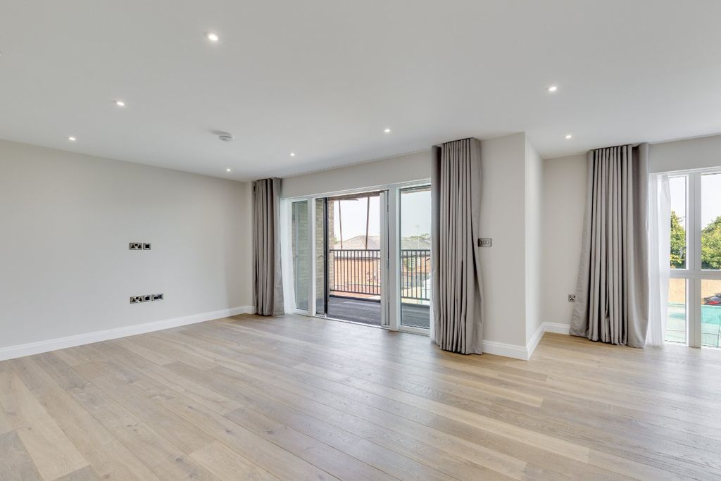 Property photo 3 of 10 Picture No. 20