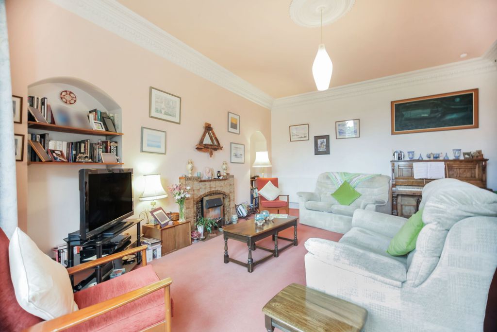 Property photo 3 of 19