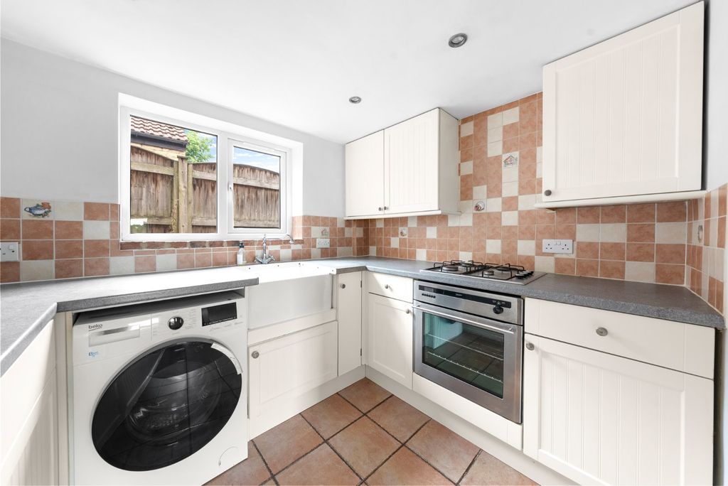 Property photo 3 of 10 Kitchen