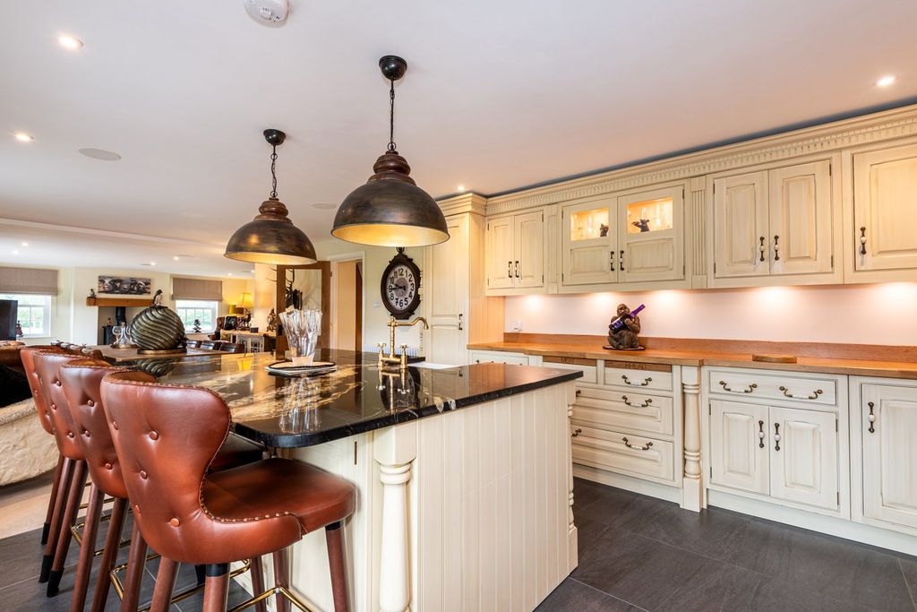 Property photo 2 of 31 Dining Kitchen Area