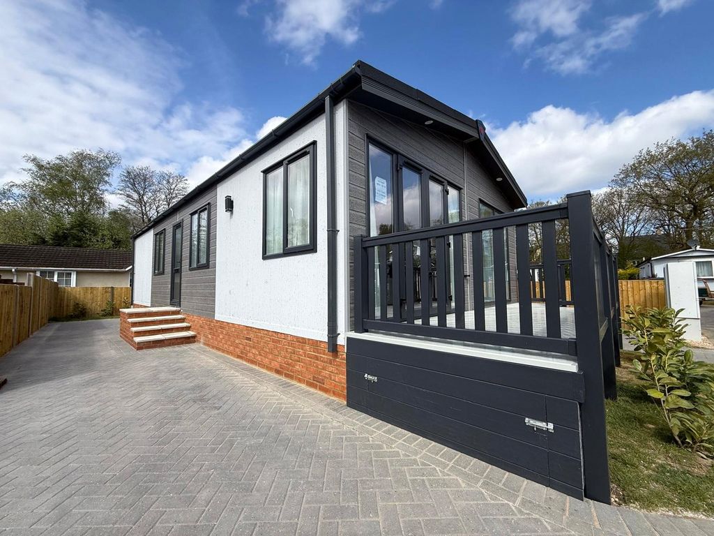 Property photo 2 of 26 Picture No. 21